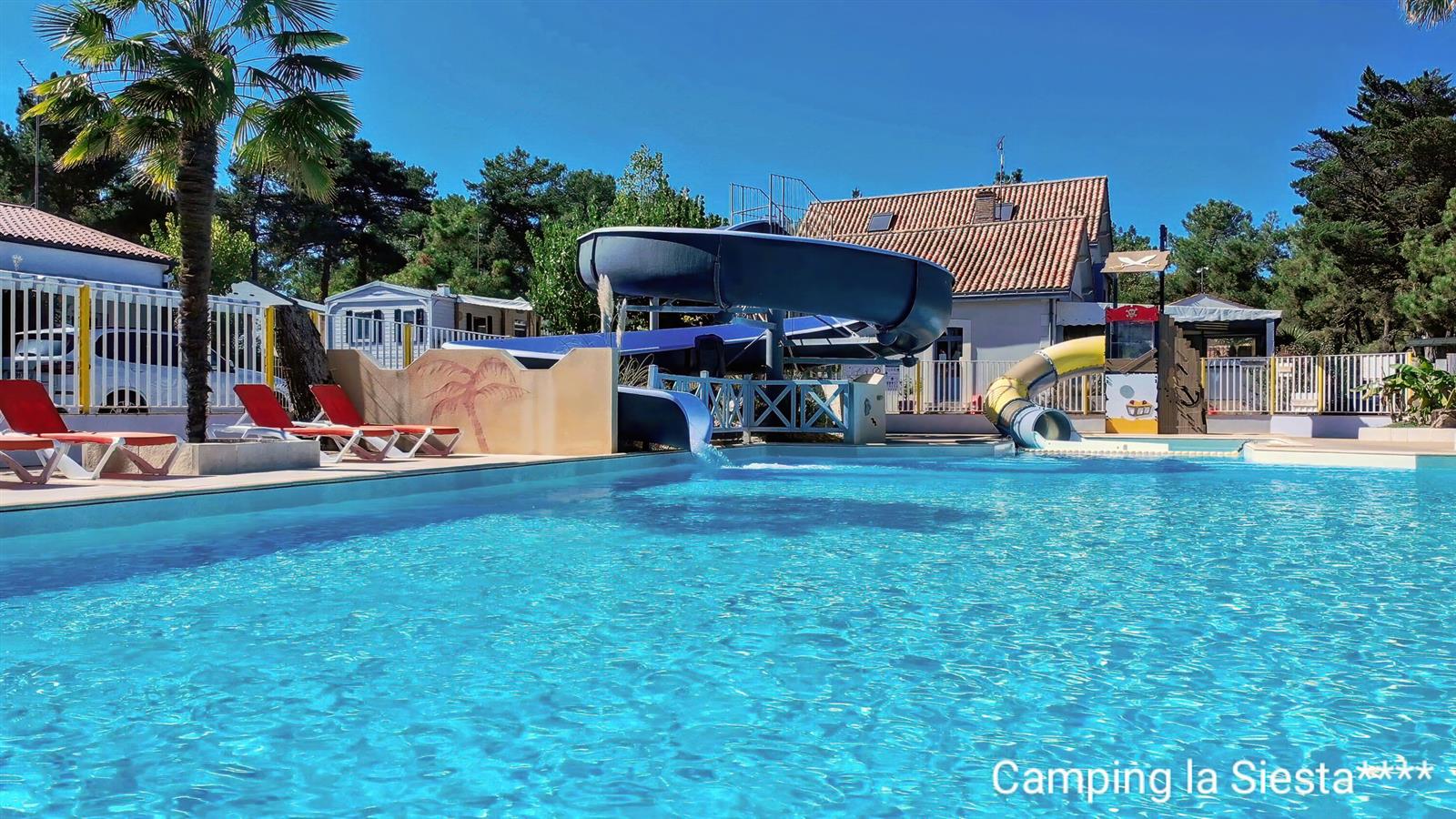 Campsite with swimming pool and slide at La Tranche Sur mer - Camping La Siesta | La Faute sur Mer