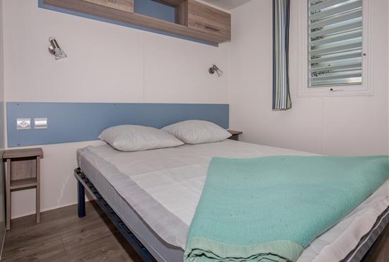 Bedroom with double bed - Camping La Siesta | La Faute sur Mer