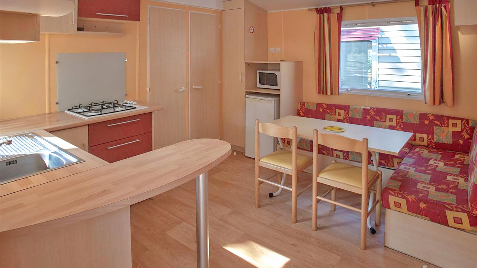 living room, kitchen - Camping La Siesta | La Faute sur Mer