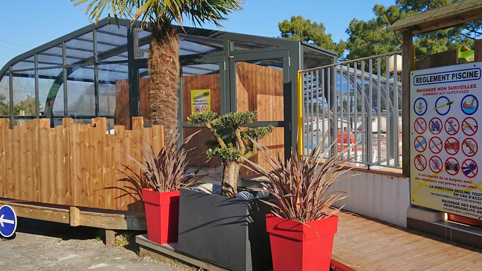 Entrance to the indoor swimming pool at Camping la Siesta in La Faute Sur Mer - Camping La Siesta | La Faute sur Mer