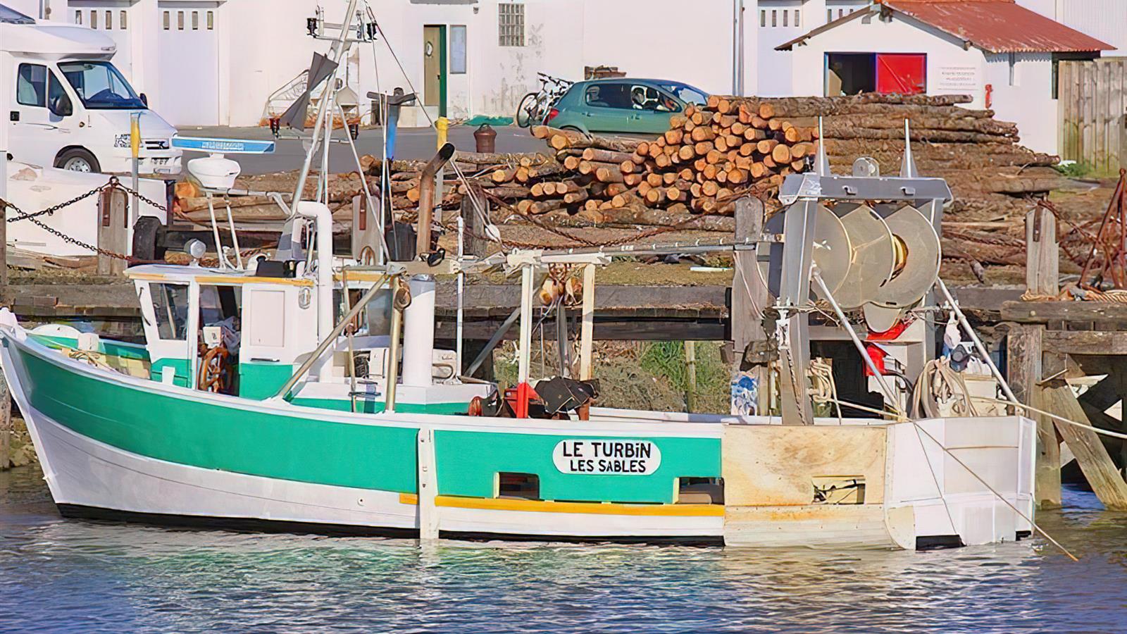 Fishing boat from the port of L'Aiguillon - Camping La Siesta | La Faute sur Mer